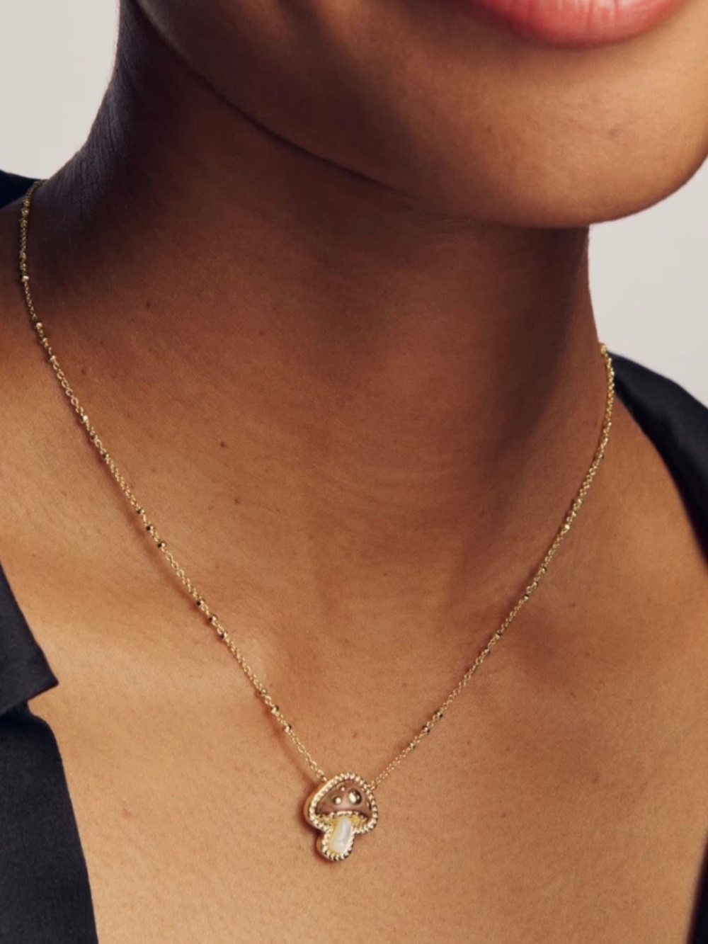 Kendra Scott Mushroom Gold Short Pendant Necklace in Brown Mix - Picture 8 of 8
